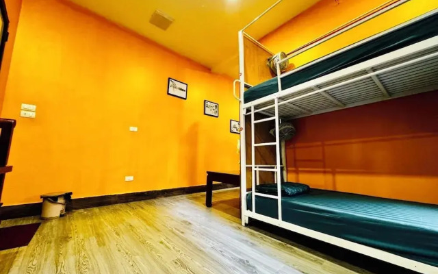 Autumn Hanoi House Bat Su
