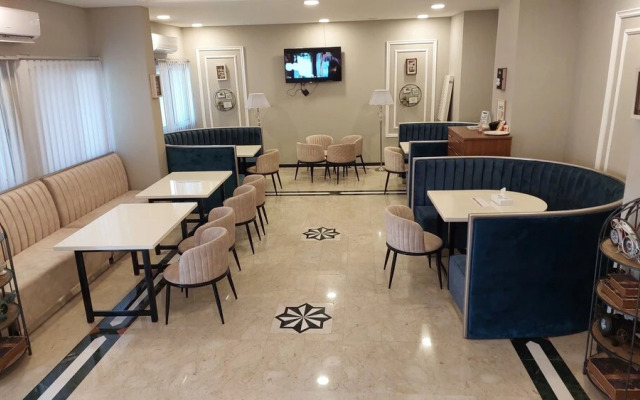 Grand Flora Hotel