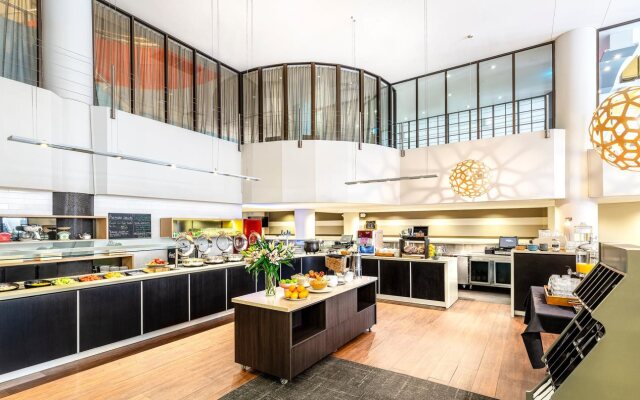ibis Melbourne Hotel and Apartments