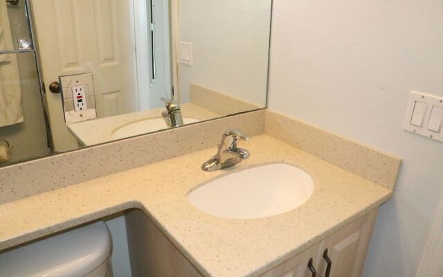 Jamaica Royale 401 - 2 Br Condo