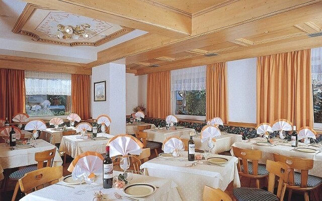 Hotel Ai Zirmes