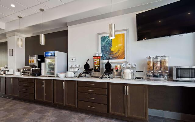 Best Western Plus Roland Inn & Suites