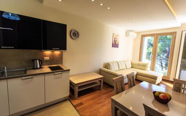 De Lux Apartments