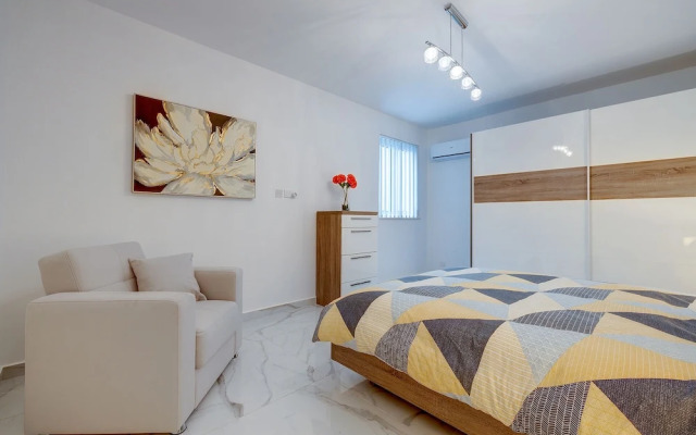 Splendid 2BR Apartment in Central St Julian s