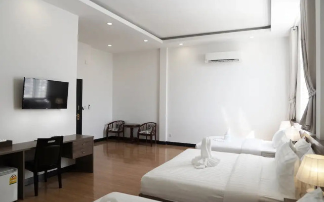 Apple Hotel Three