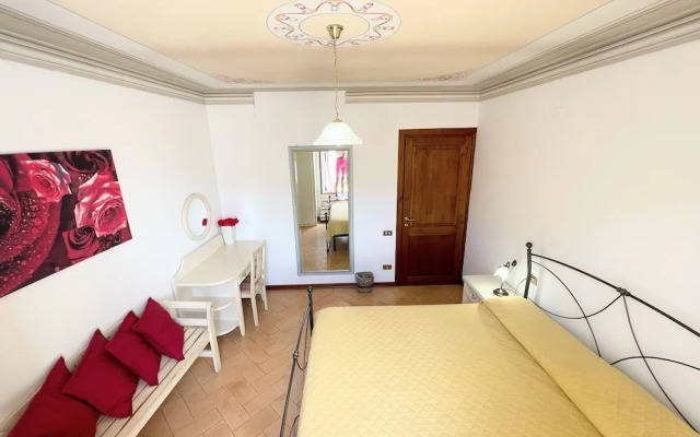 Central Spoleto Apartment With Large Sunny Terrace With Views