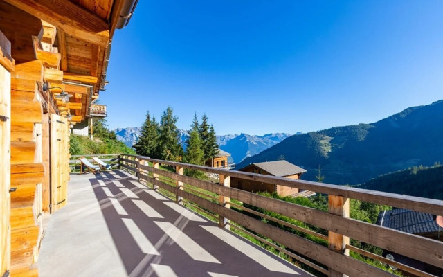 Authentic Swiss Spa Chalet Hot Tub & Sauna