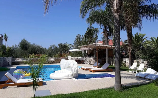 Luxury Country House in Kalamata / SP
