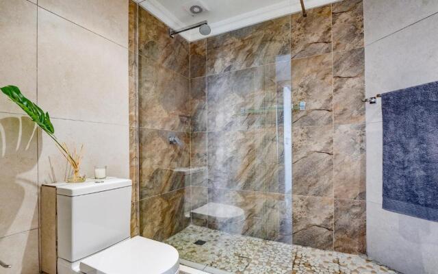 2 Sleeper with King Bed at Point Waterfront