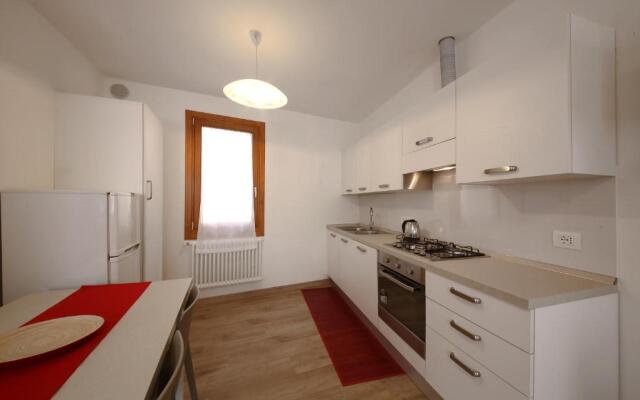 Venice Homes & Holidays Art District