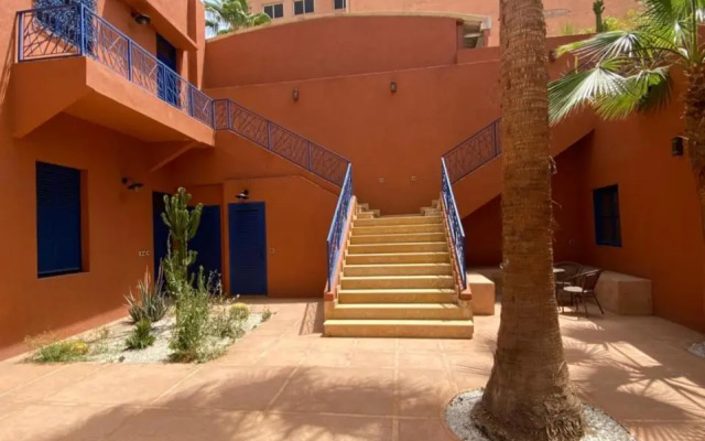 Comfy Colonial Apartments
