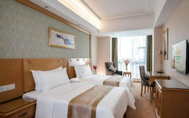 Vienna Hotel Guangzhou Chimelong Dashi Metro Station