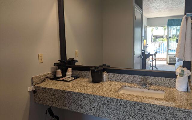 Best Western Navarre Waterfront