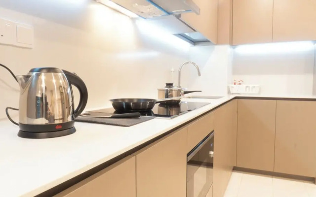 Moonway Luxury Suites At Eaton Residence
