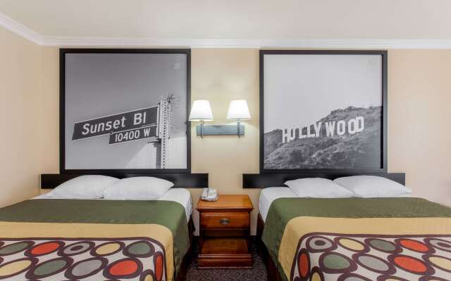 Super 8 by Wyndham Los Angeles Downtown