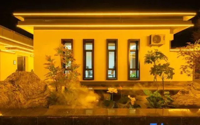 Under the White Clouds Inn