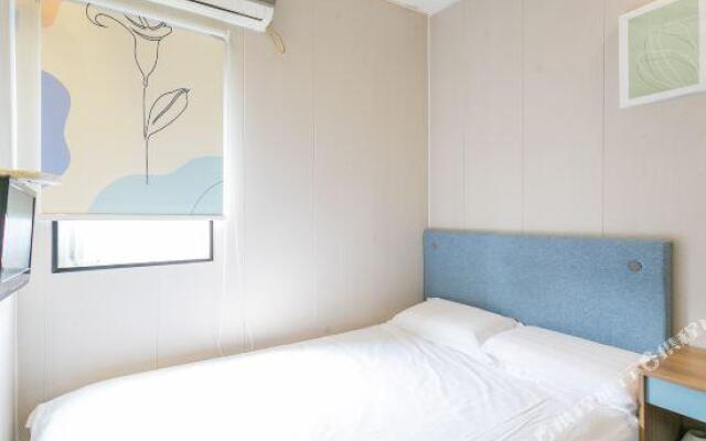 Yibai Liangpin Hotel (Shaoxing Keqiao Wanda Plaza)