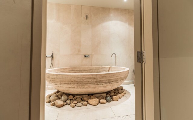 The Oscar Wilde Suite by 5STARSTAY