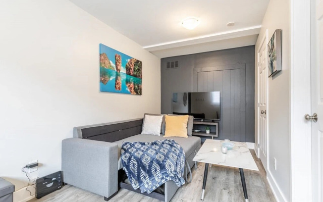 Modern Rustic 1BR Boutique Apt Within DT Hamilton