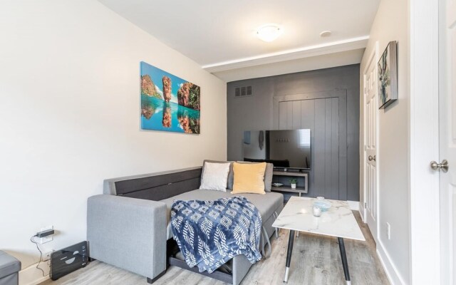 1BR Boutique Apt - Within DT Hamilton