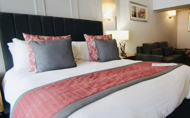 The Suffolk Hotel