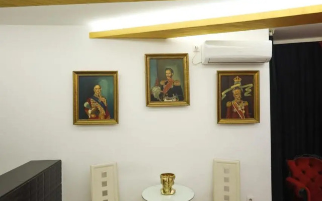Golden Lux Apartments and Rooms