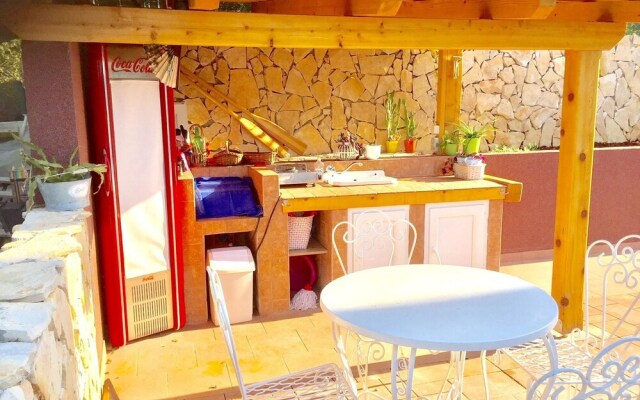 Three-Bedroom Holiday home with Sea View in Klimno