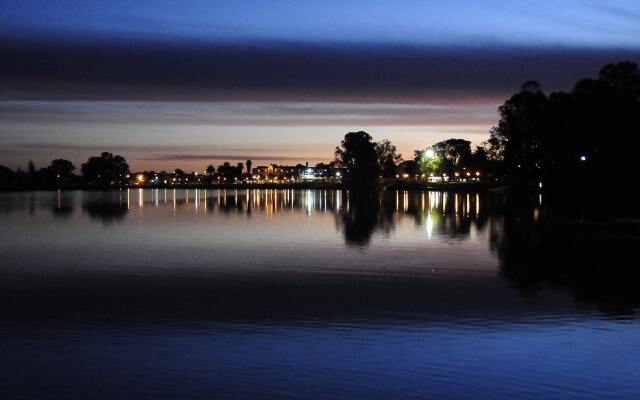 Boats And Bedzzz & Renmark River Villas