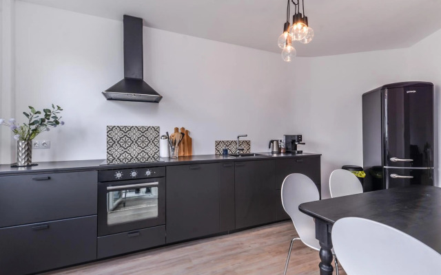 66 Apartment - Stylish Two Bedroom in Lozenets District