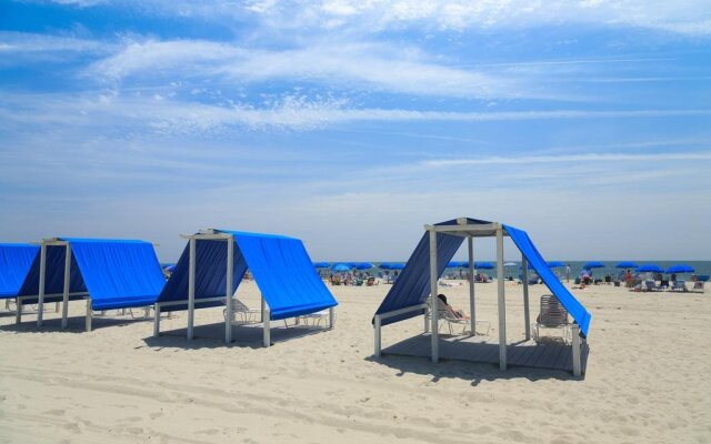 La Mer Beachfront Resort