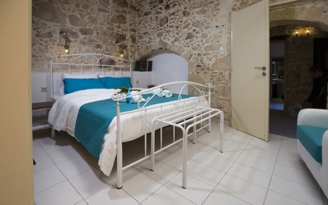 Trigono Holiday House