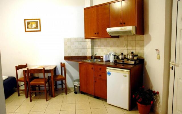 Danelis Studios and Apartments