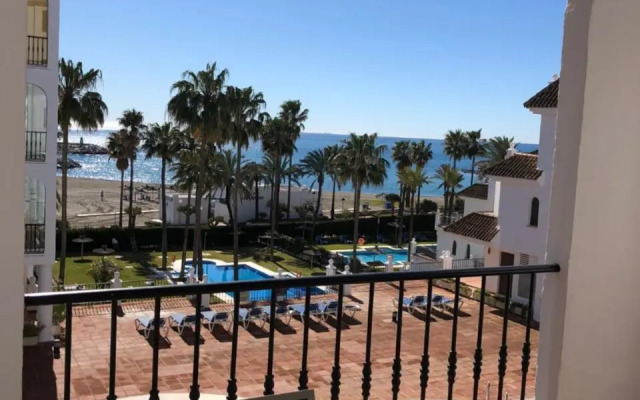 Puerto de la Duquesa sea view