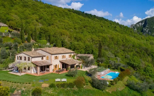 Countryside Villa With Pool