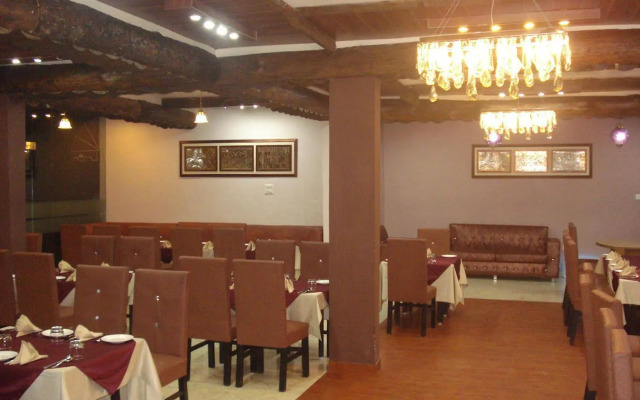Royal Court Ananta Express
