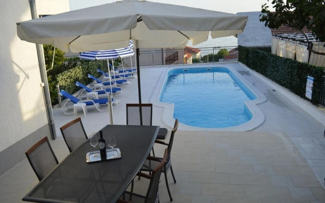 Vin - With Pool - A3
