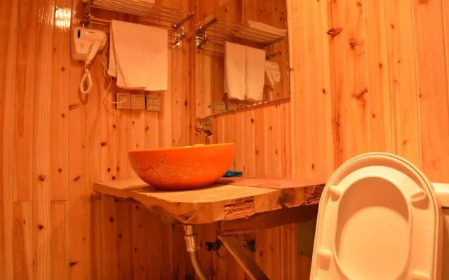 Shangri La Gold Year Youth Hostel