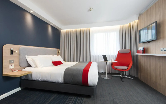 Holiday Inn Express Edinburgh City West by IHG