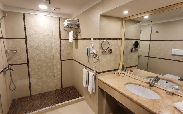 Grand Mir Hotel