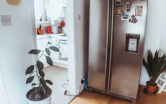 2 Bedroom Flat w Office in Tooting Broadway