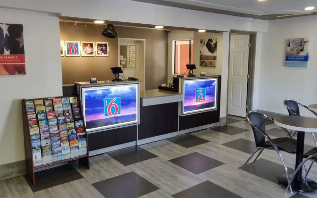 Motel 6 Fresno, CA - Yosemite Hwy