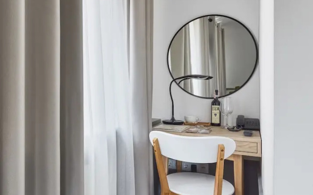 Wine & Pillow Hotel by Frapolli