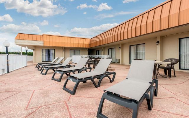 Quality Inn & Suites Tarpon Springs South