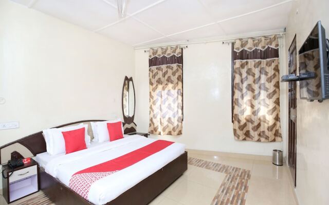 OYO 11595 Hotel Roxy