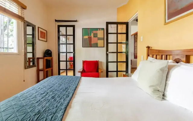 Ave Ámsterdam at Parque México