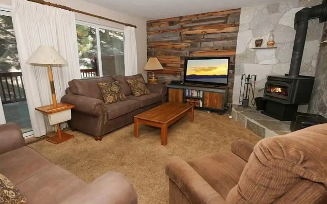 1510 Wildwood, 6 2 Bedroom Condo by RedAwning