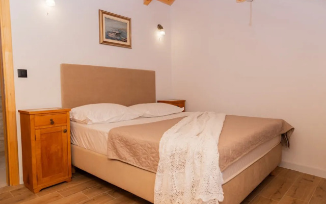 Traditional stone house Tonca