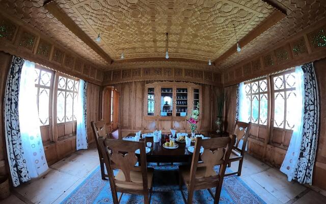 Zaffer Group of Houseboats