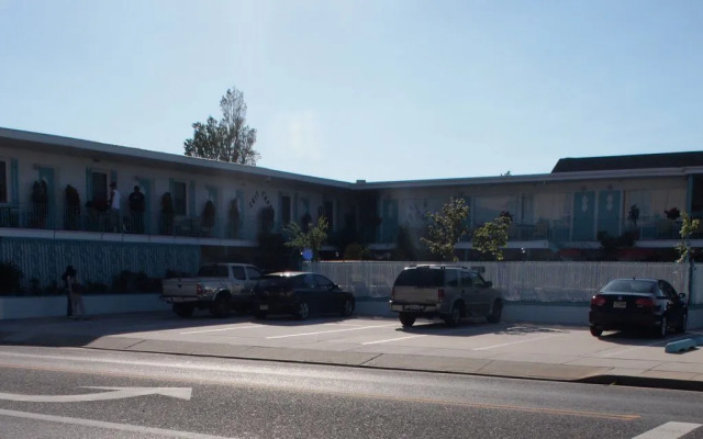 Suitcase Motel & Travel