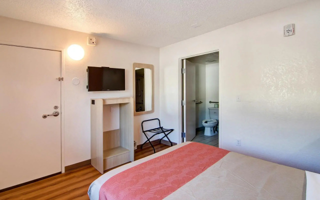 Motel 6 Euless, TX - Dallas